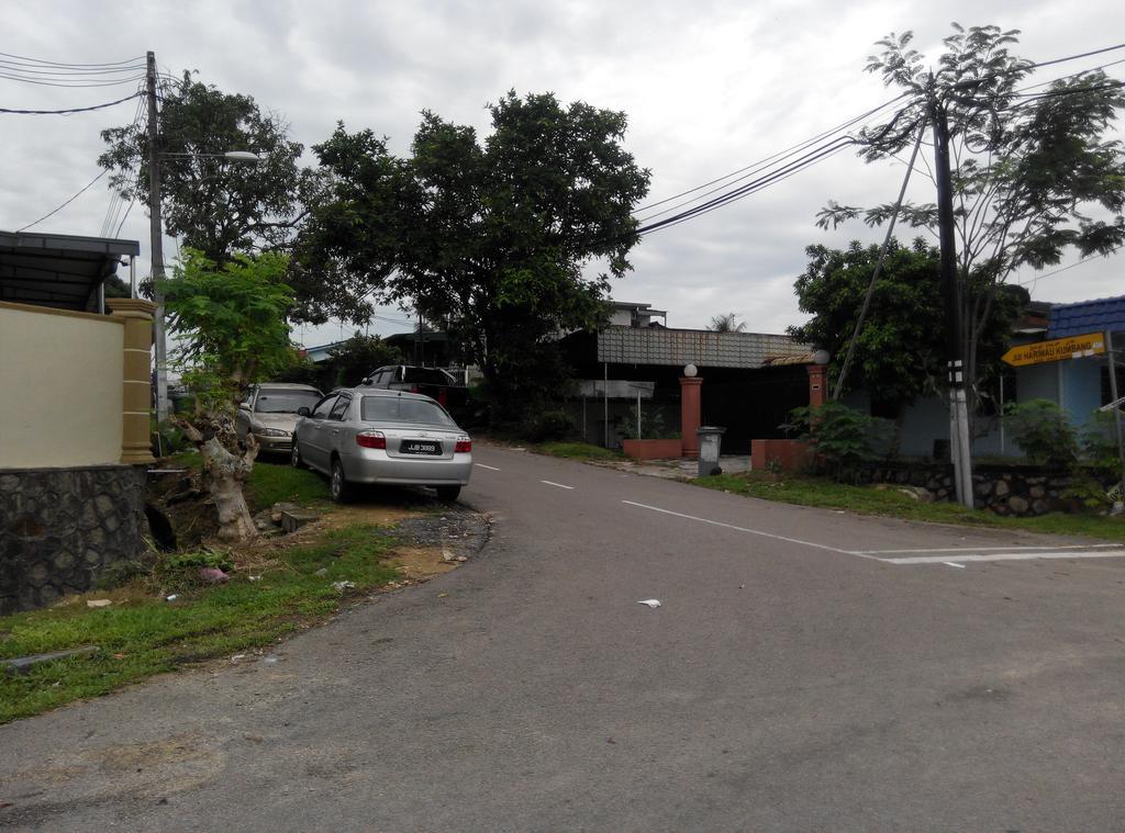 Check Inn Johor Bahru Exterior photo