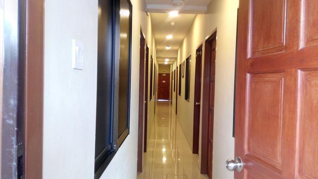 Check Inn Johor Bahru Exterior photo