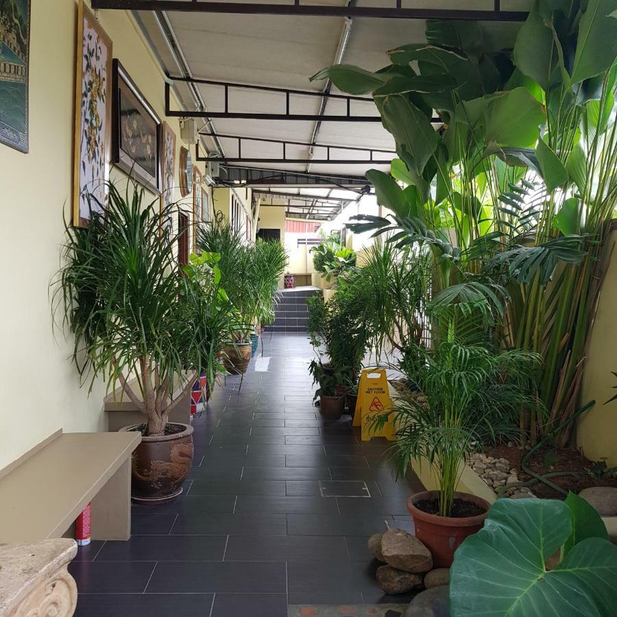 Check Inn Johor Bahru Exterior photo