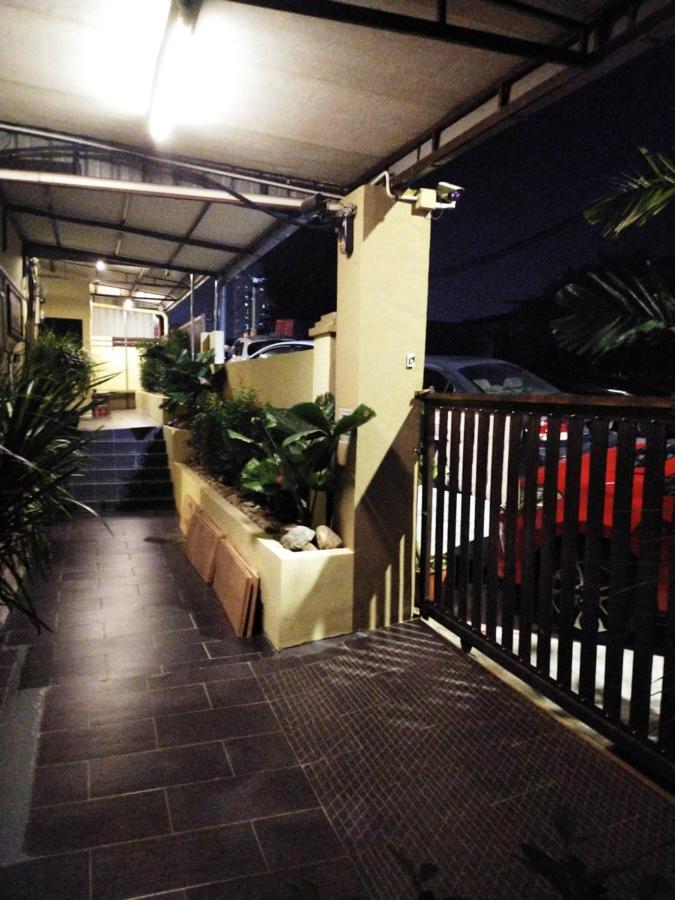 Check Inn Johor Bahru Exterior photo